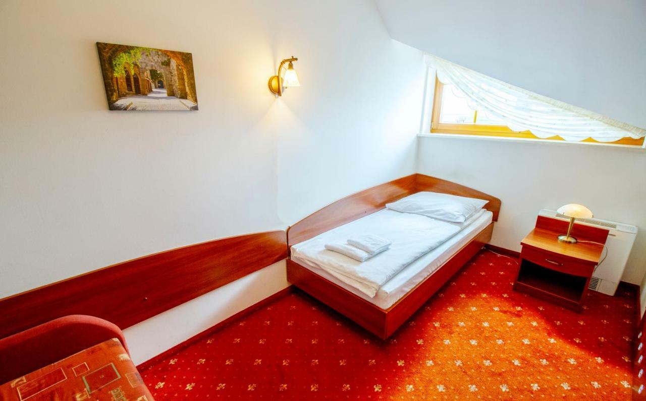 Hotel Stary Mlyn Koziegłowy المظهر الخارجي الصورة
